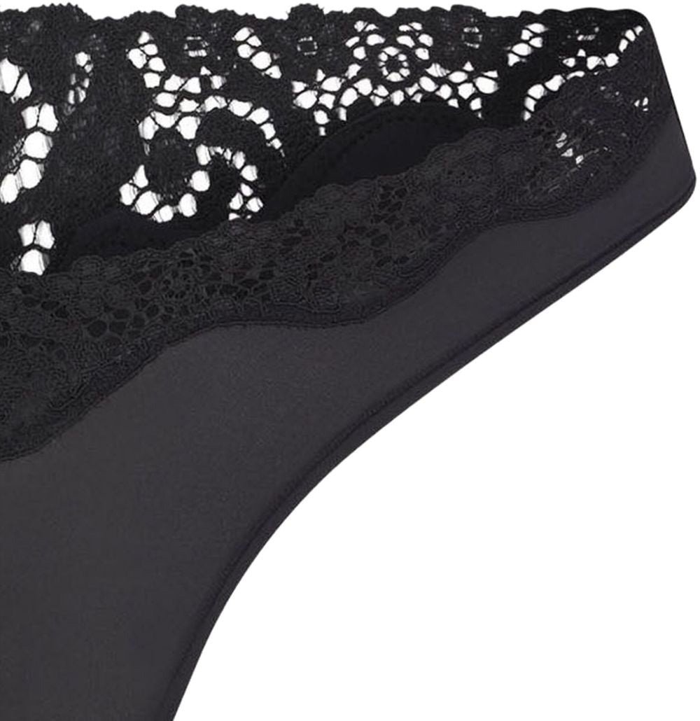 032C Laced thong briefs