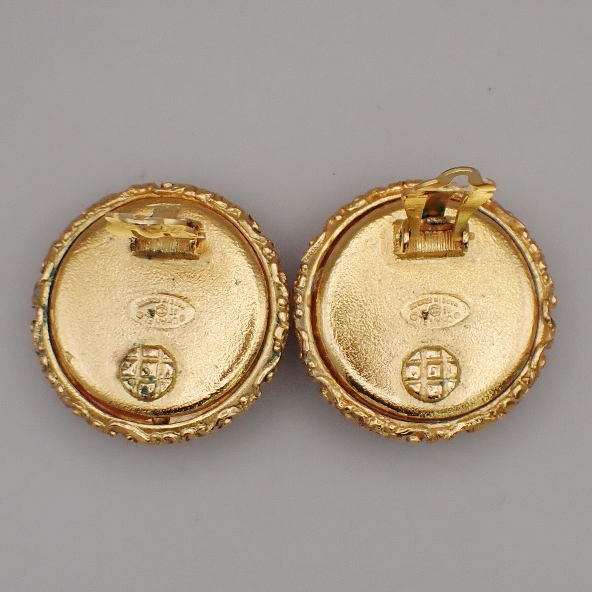 Chanel Vintage CC Logo Round Clip-on Metal with Crystals