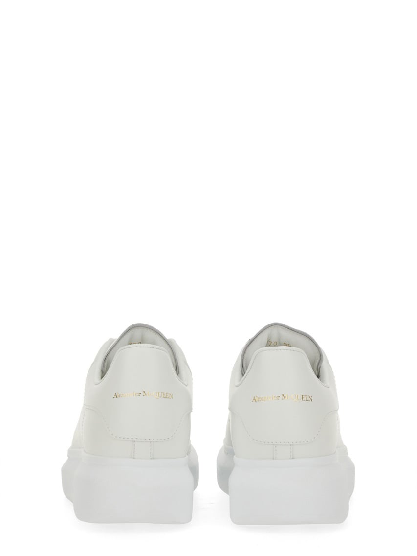OVERSIZED SNEAKER