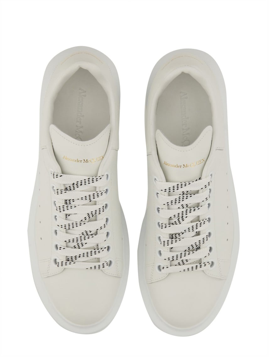 OVERSIZED SNEAKER