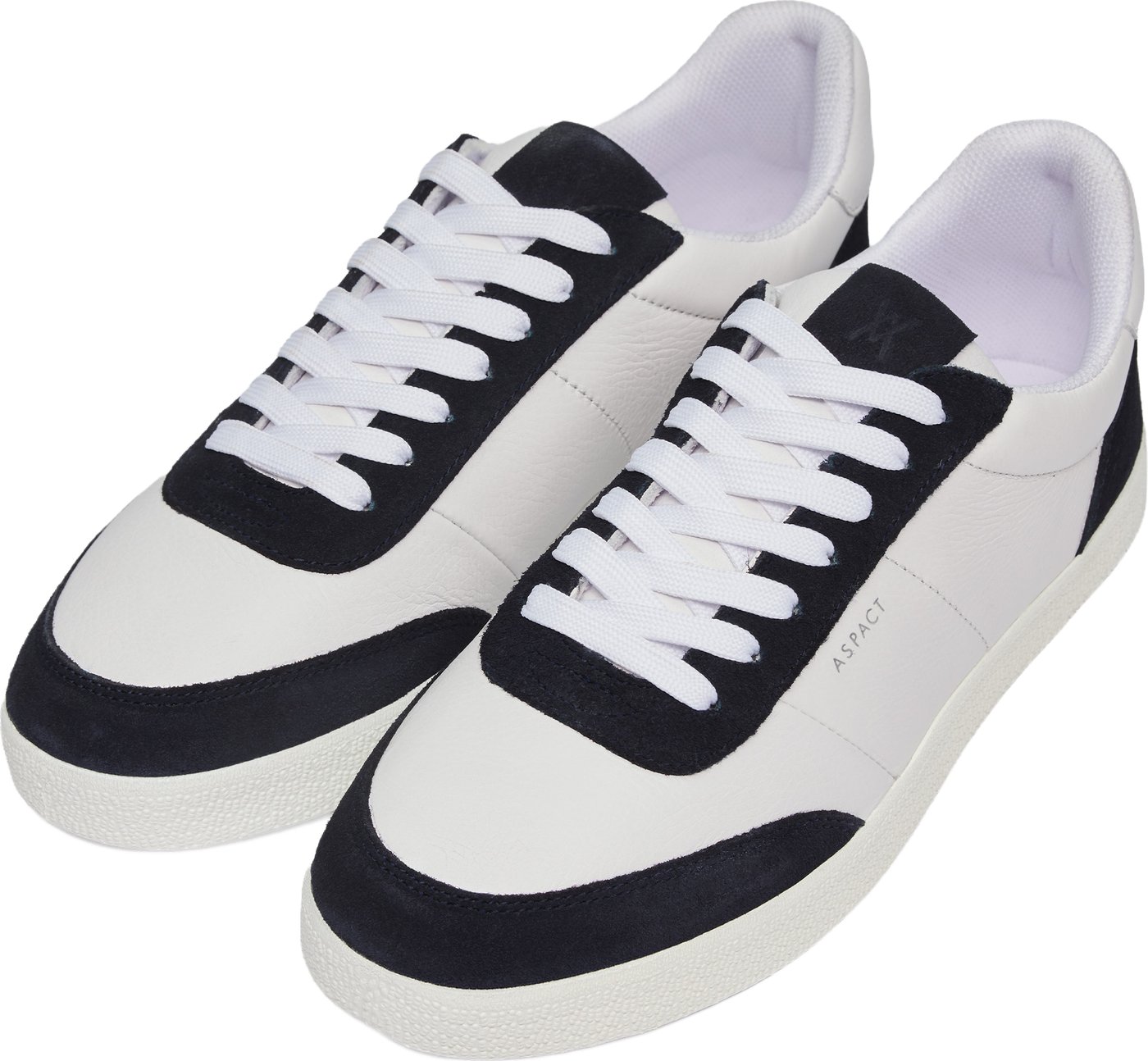 Alpha Sneaker White/Navy