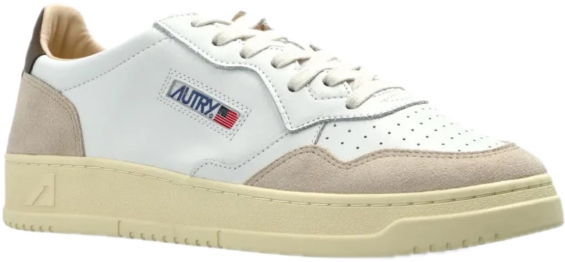 sneakers white