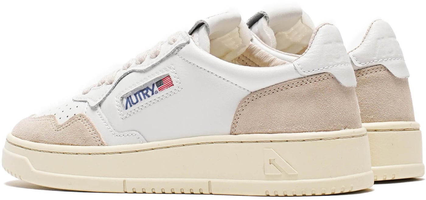 sneakers white