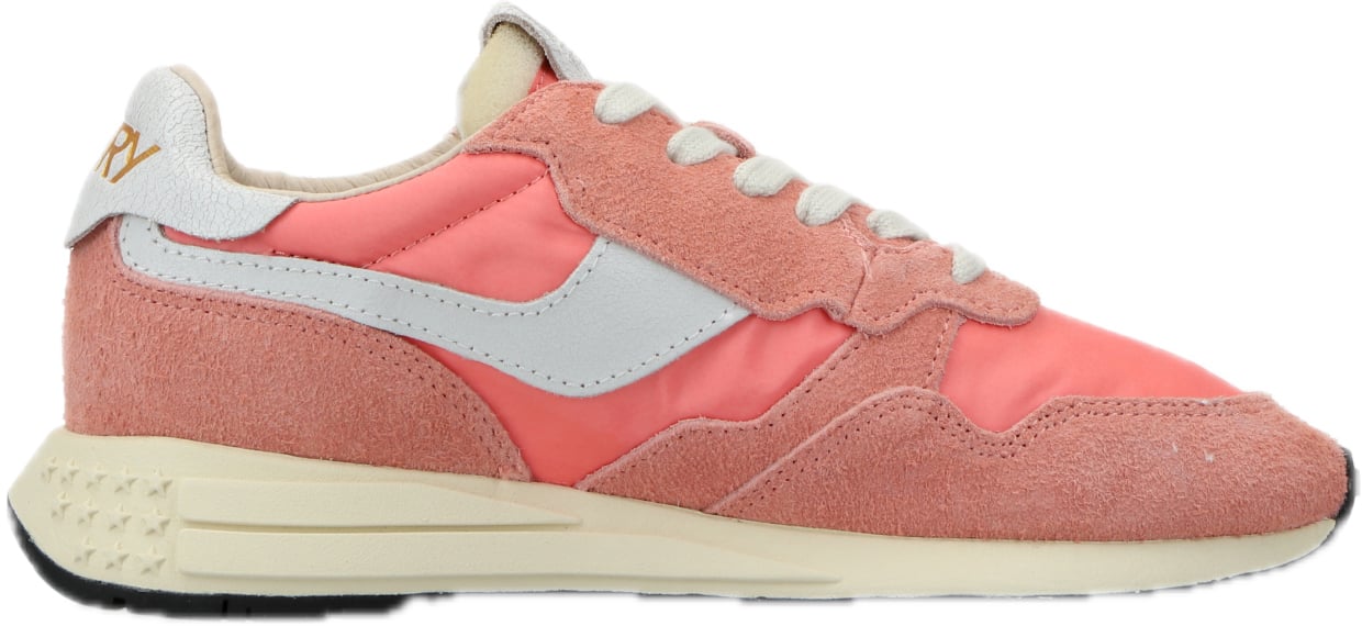 sneakers peach