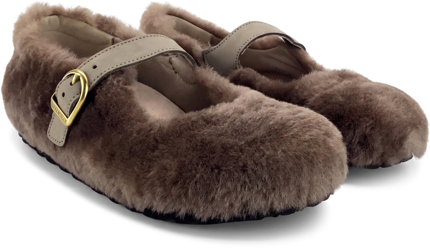 Ballerina in shearling with strap