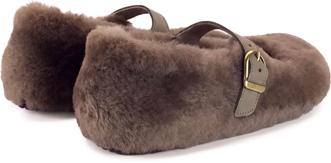 Ballerina in shearling with strap
