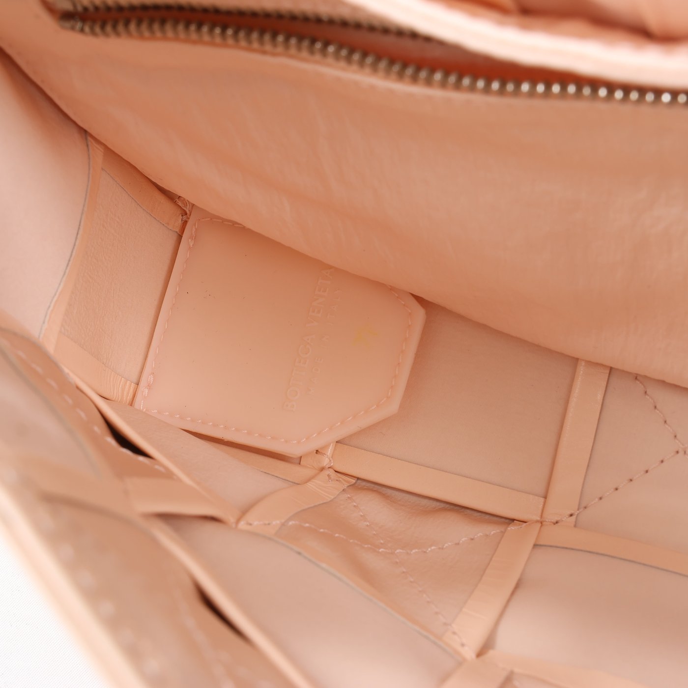 Bottega Veneta Maxi Intrecciato Cassette Leather Shoulder Bag in Powder Beige