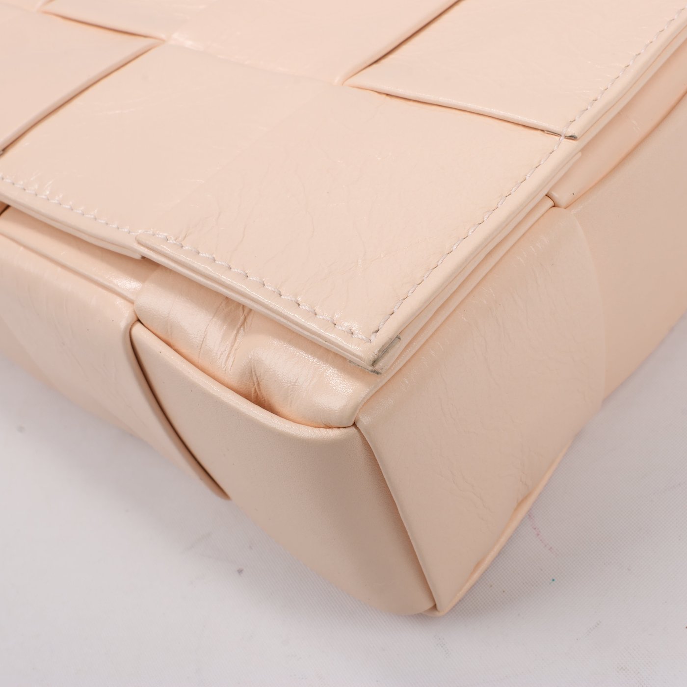 Bottega Veneta Maxi Intrecciato Cassette Leather Shoulder Bag in Powder Beige