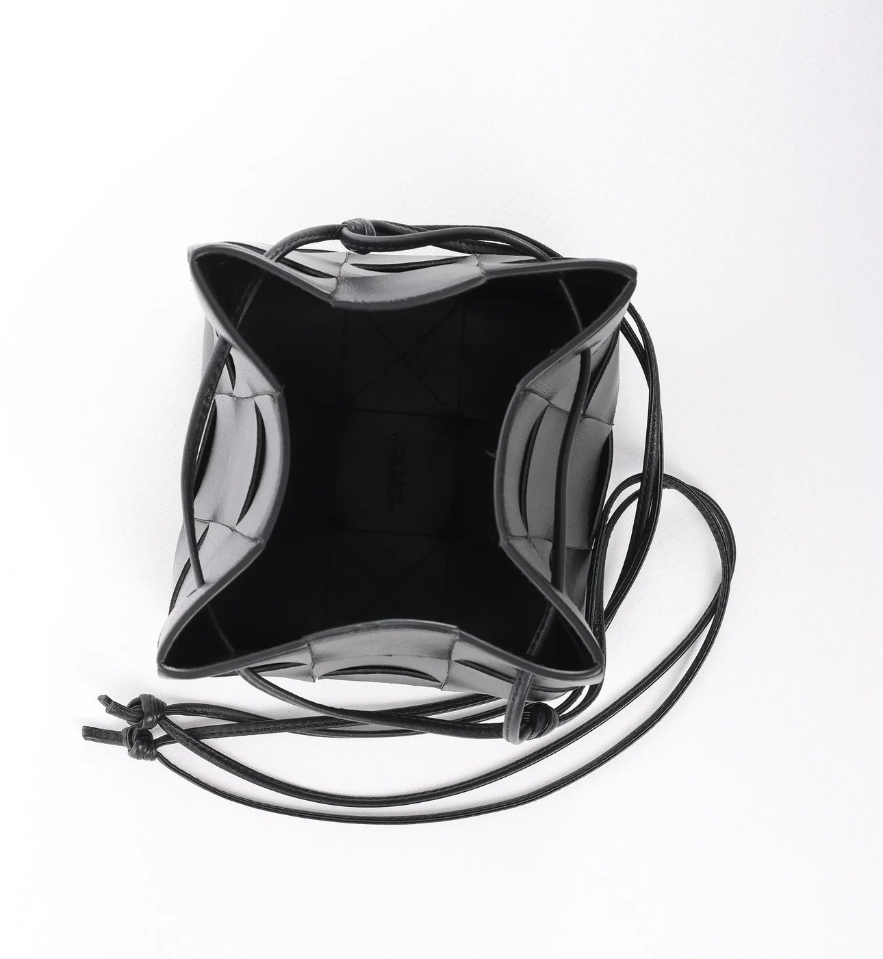 Bottega Veneta Cassette Mini Bucket Maxi Intrecciato Leather Handbag in Black