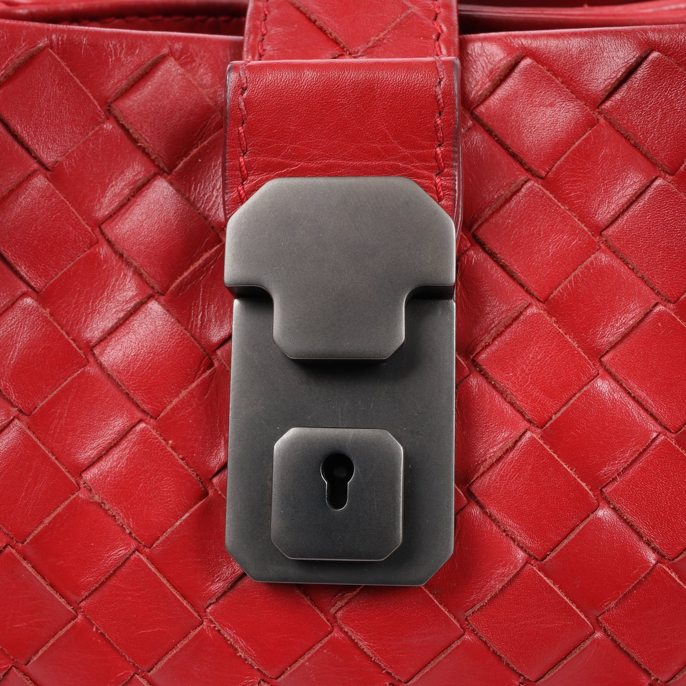 Bottega Veneta Intrecciato Roma Leather Handbag in Red