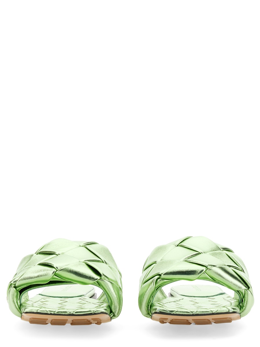 Intricate Woven Leather Flat Sandal with Minimalist Appeal
