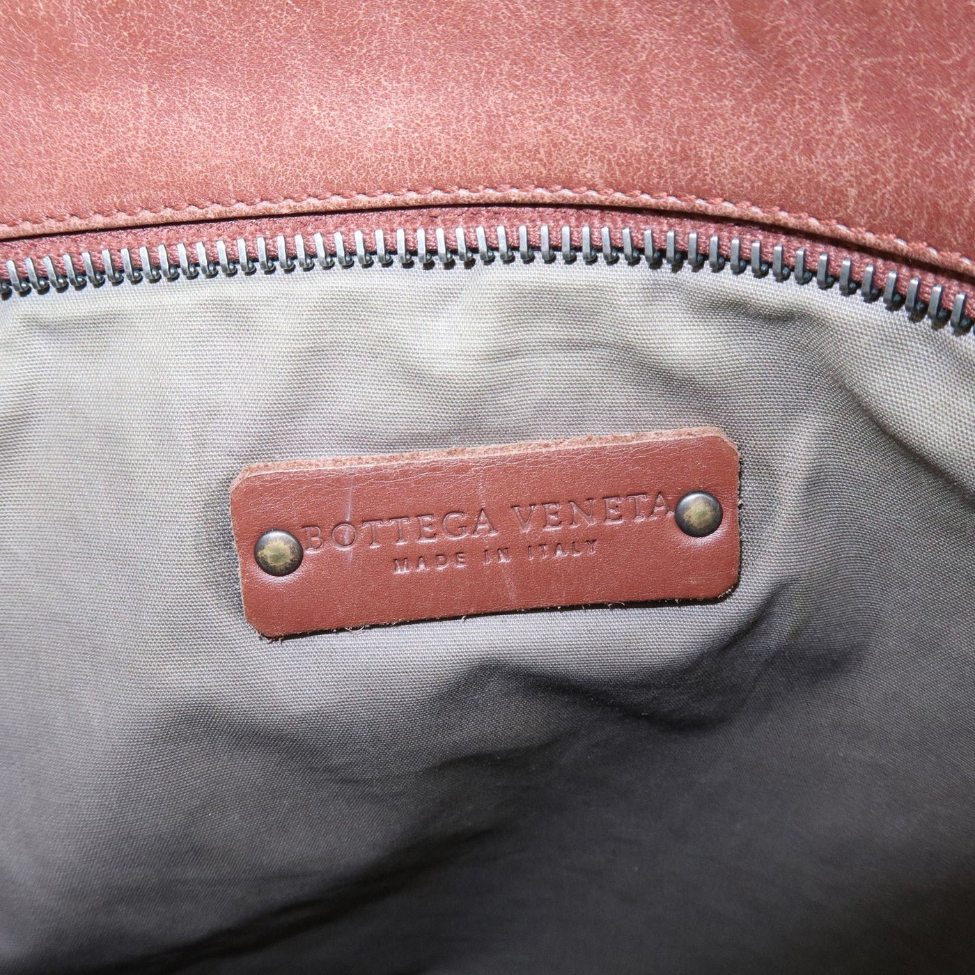 Bottega Veneta Flat Messenger Intrecciato Nappa Medium