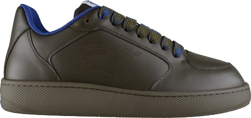 Stock sneakers - Shoe size: 42