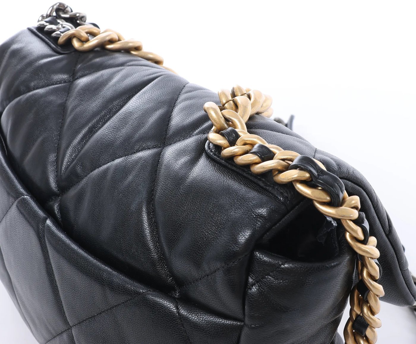 Chanel Chanel 19 Large Leather Chain Shoulder Bag in Black 30157954