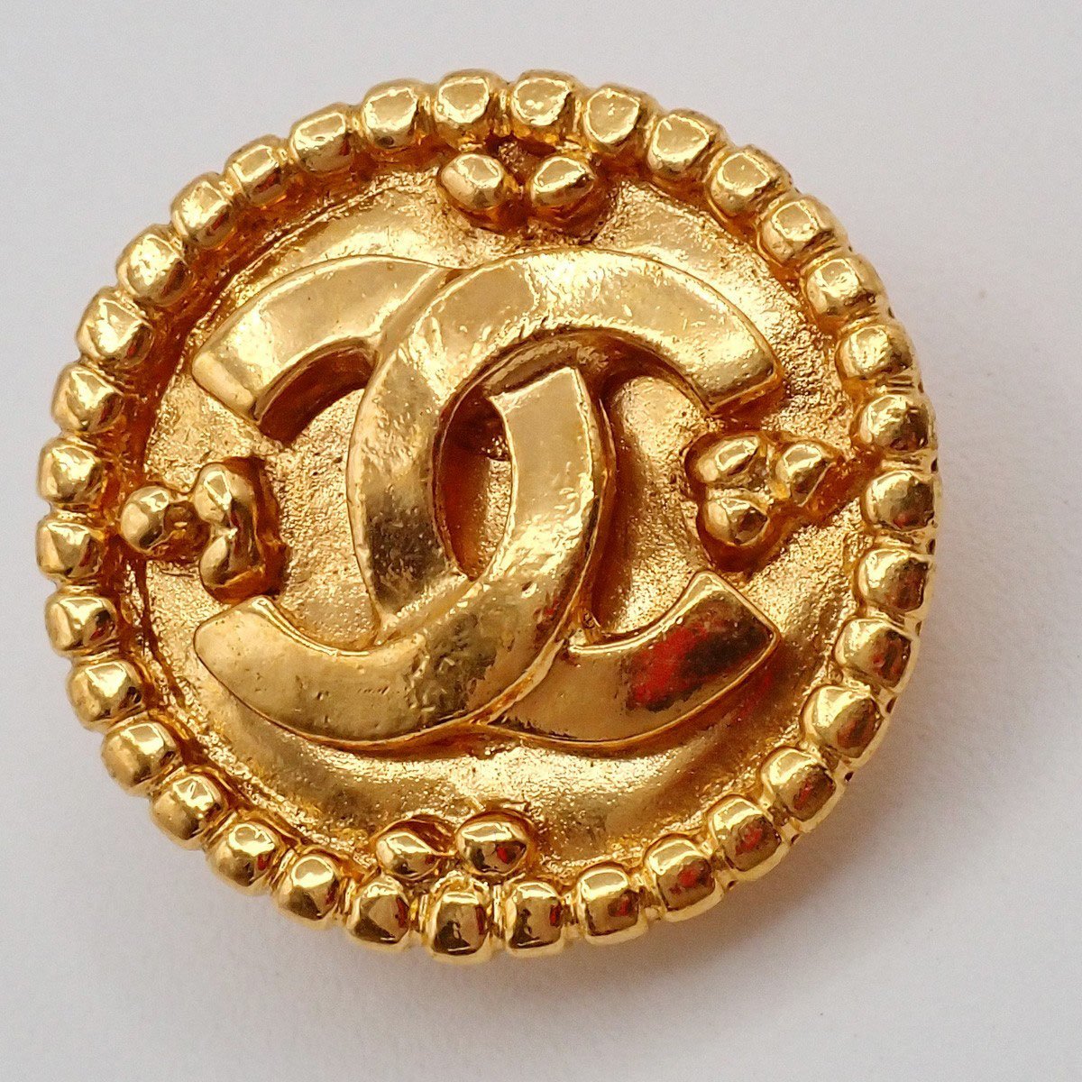 Chanel Vintage CC Round Clip-On Metal Small