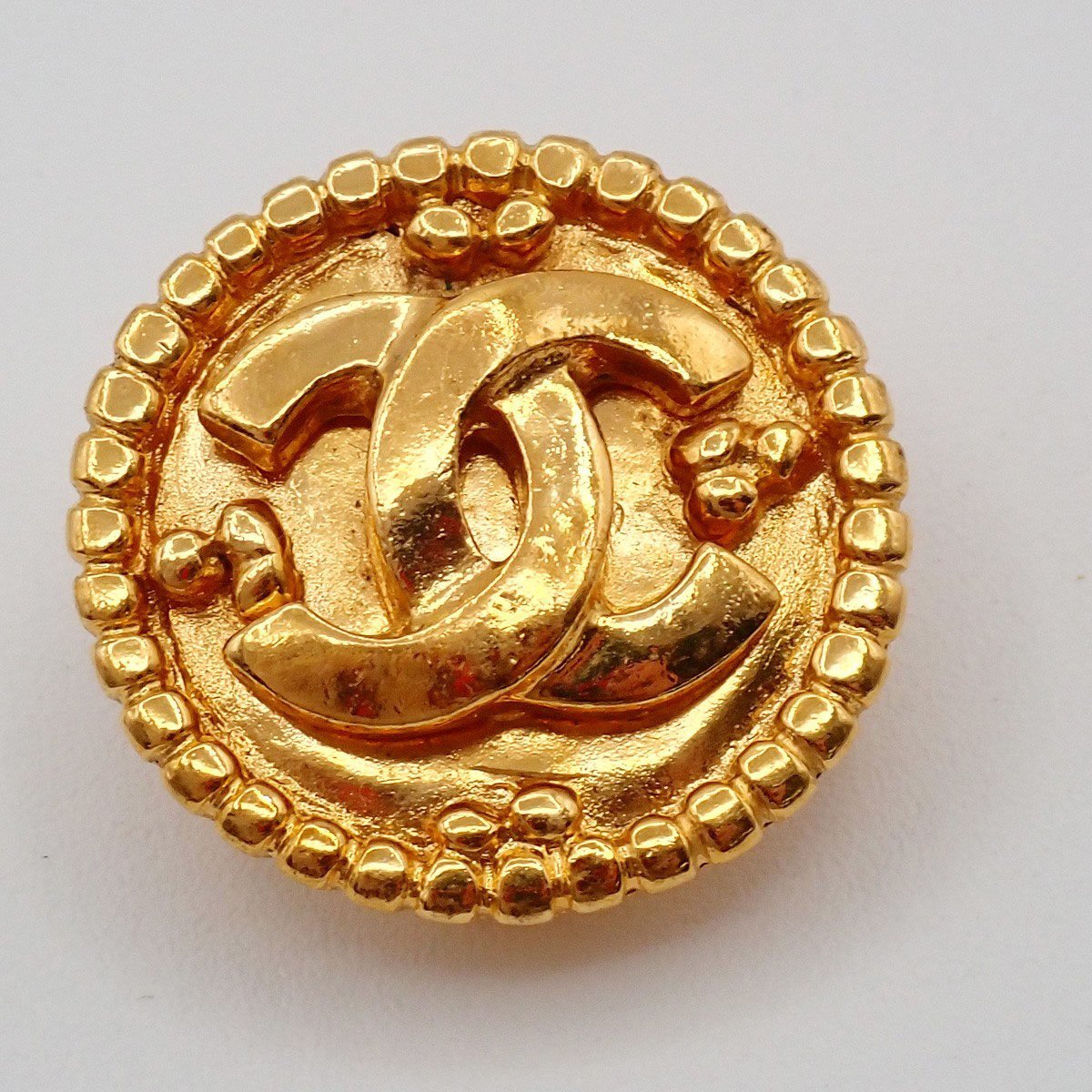 Chanel Vintage CC Round Clip-On Metal Small