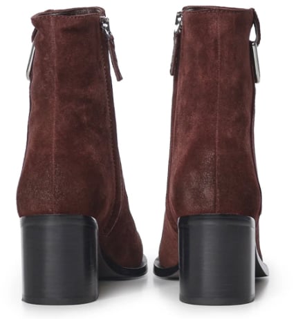 Boots Brunette