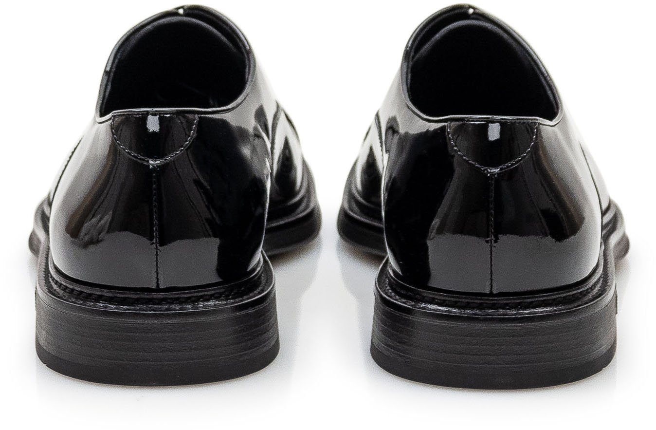 LACED SHOE