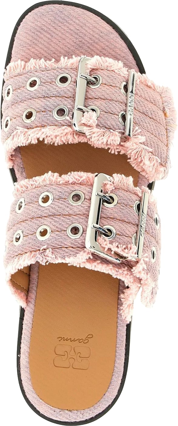 sandalen in roze jeans