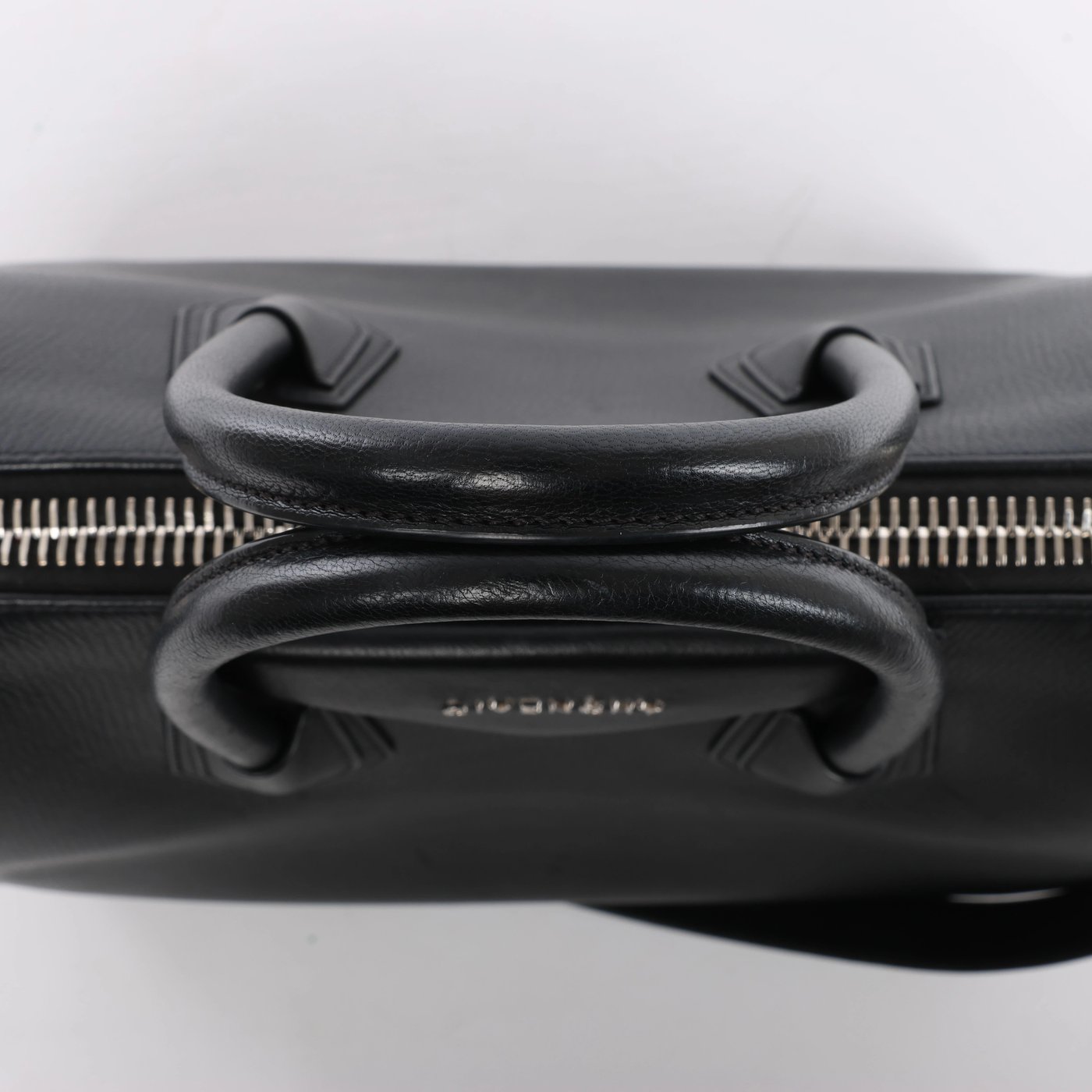 Givenchy Antigona Medium Leather 2Way Handbag in Black