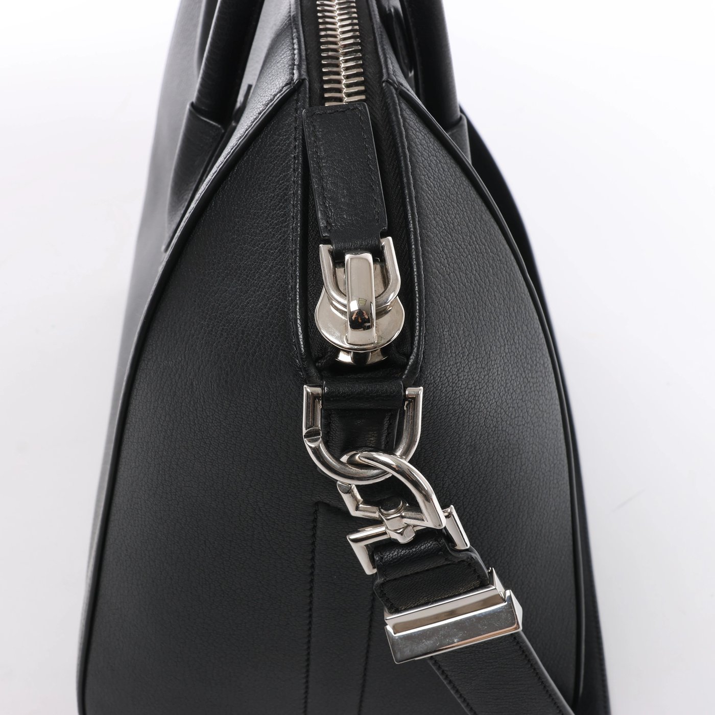 Givenchy Antigona Medium Leather 2Way Handbag in Black