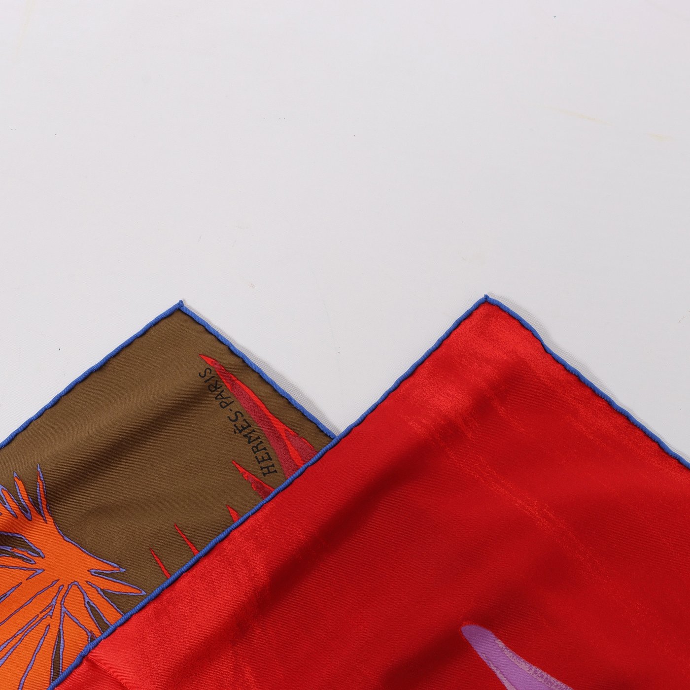 Hermès Carré 90 "AU BOUT DU MONDE" Silk handkerchief in Purple x Red