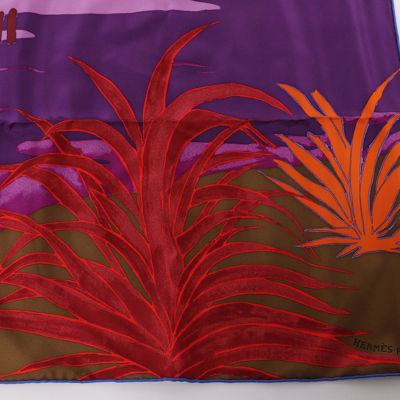 Hermès Carré 90 "AU BOUT DU MONDE" Silk handkerchief in Purple x Red