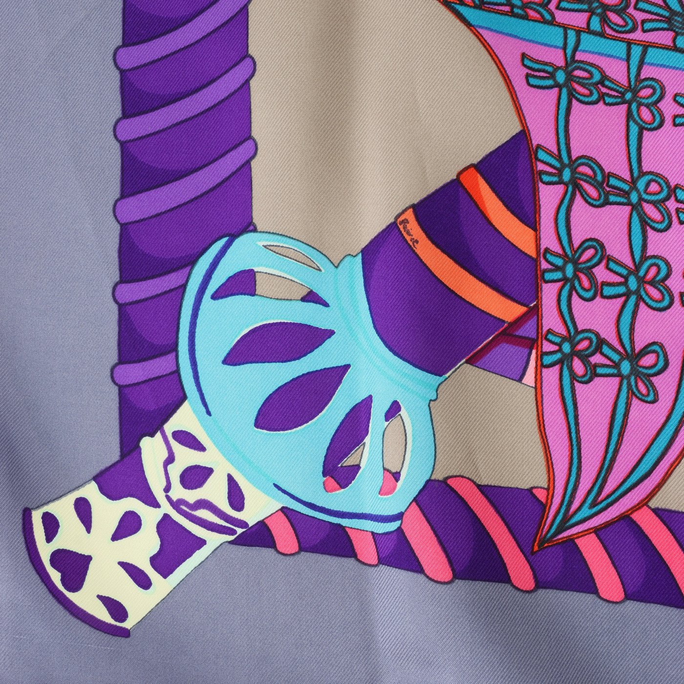 Hermès Carré 90 "Etendards et Bonnieres" Scarf Silk in Grey x Purple