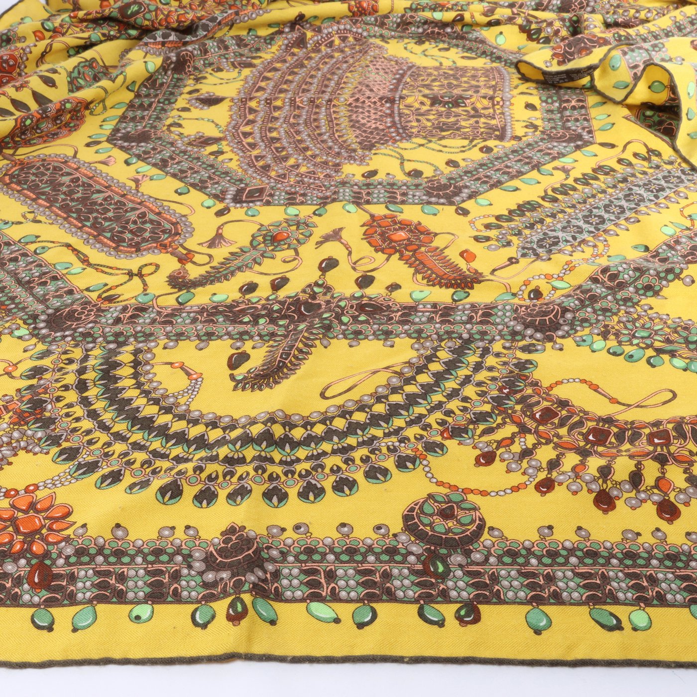 Hermès Carré Géant 140 "PARURES DES MAHARAJAS" Stole Cashmere & Silk in Yellow