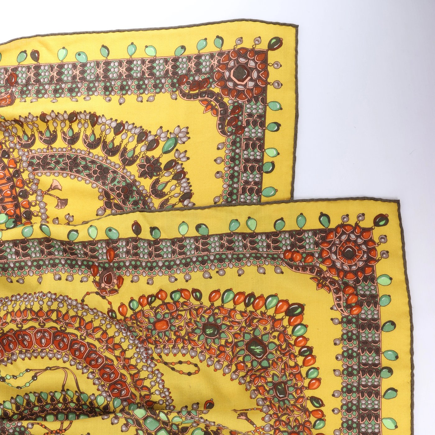 Hermès Carré Géant 140 "PARURES DES MAHARAJAS" Stole Cashmere & Silk in Yellow