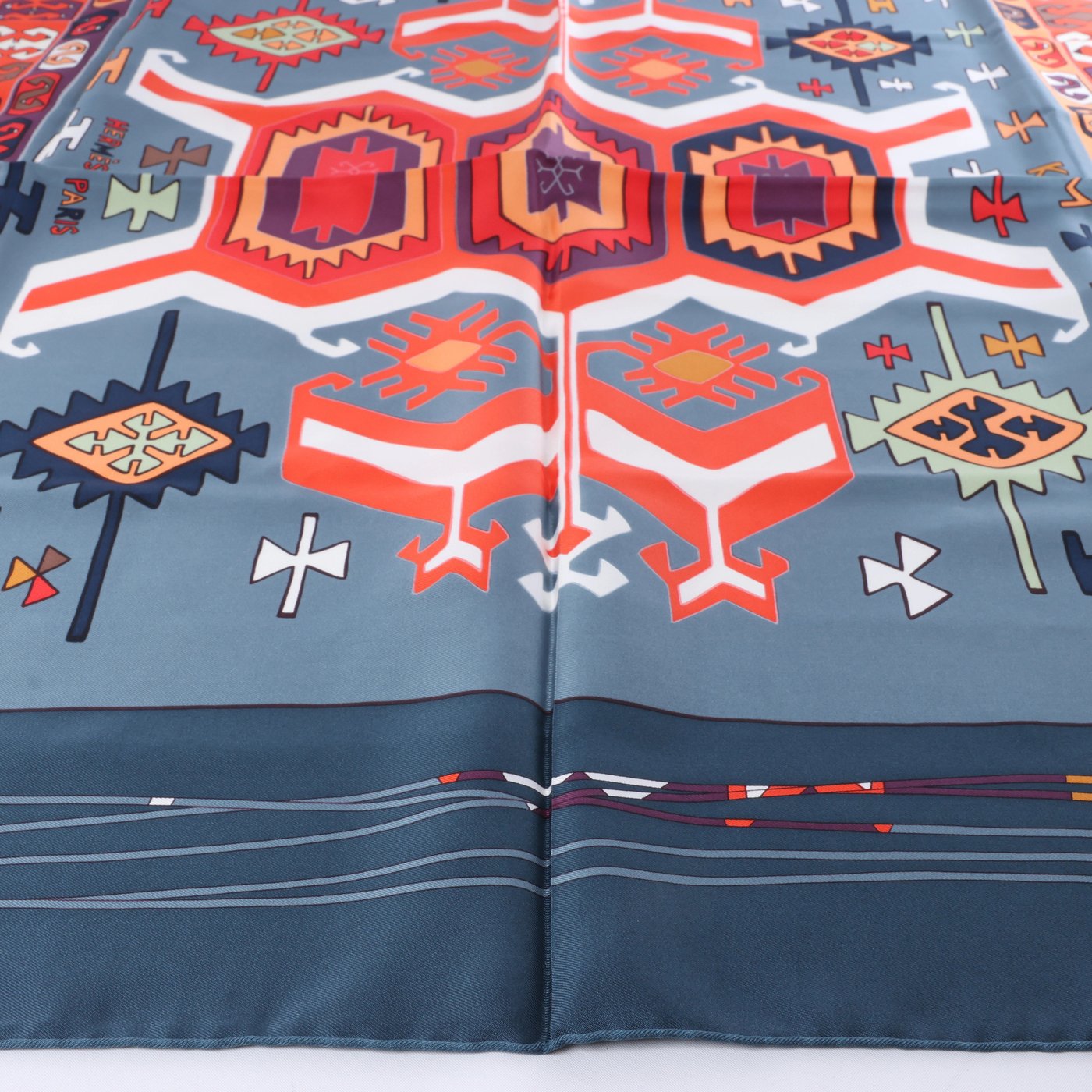 Hermès Carré 90 "KILIM" Silk handkerchief in Gray x Red