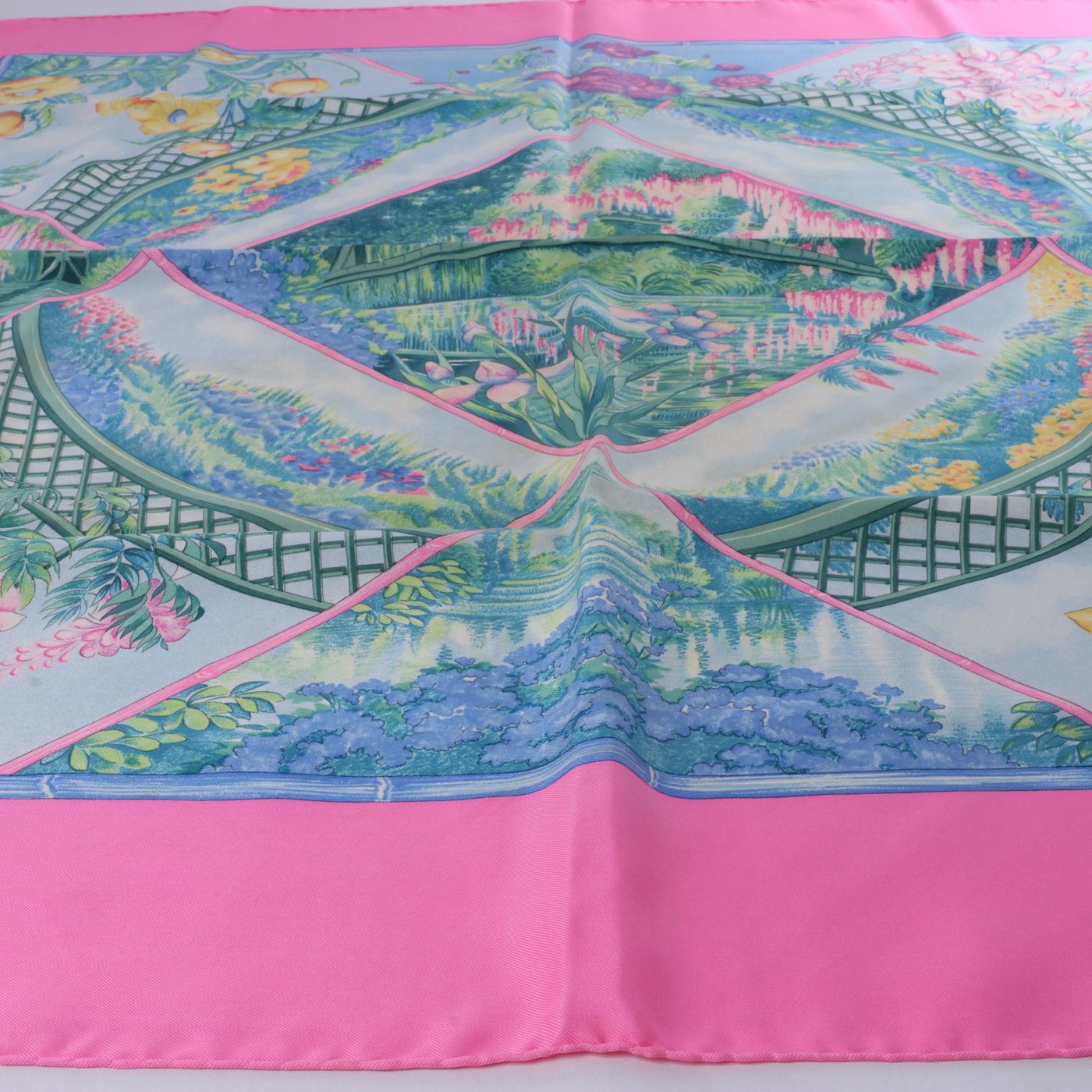 Hermès Carré 90 "GIVERNY" Silk handkerchief in Pink
