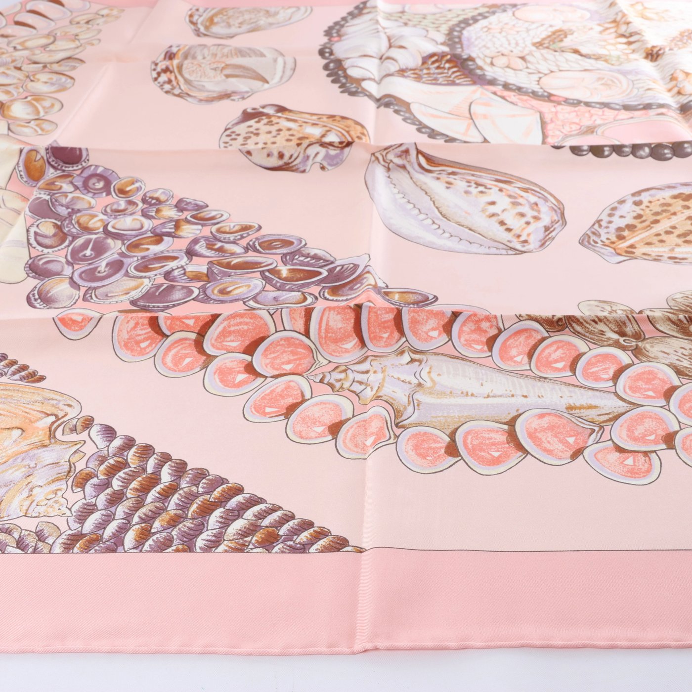 Hermès Carré 90 "Rocaille shells" Silk handkerchief in Pink