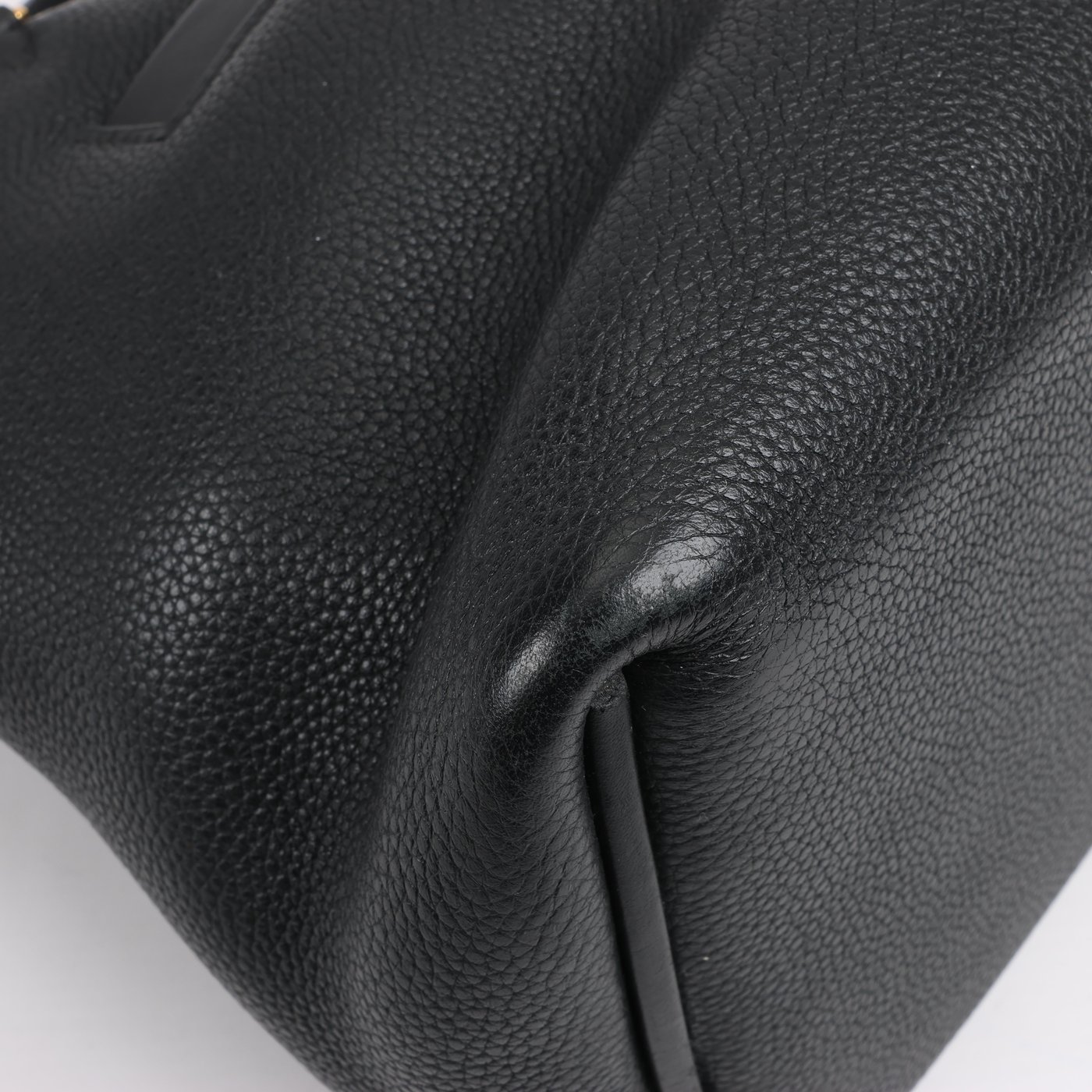 HERMES 24/24 29 Togo Leather Handbag in Black and Gold Metal Fittings D: 2019