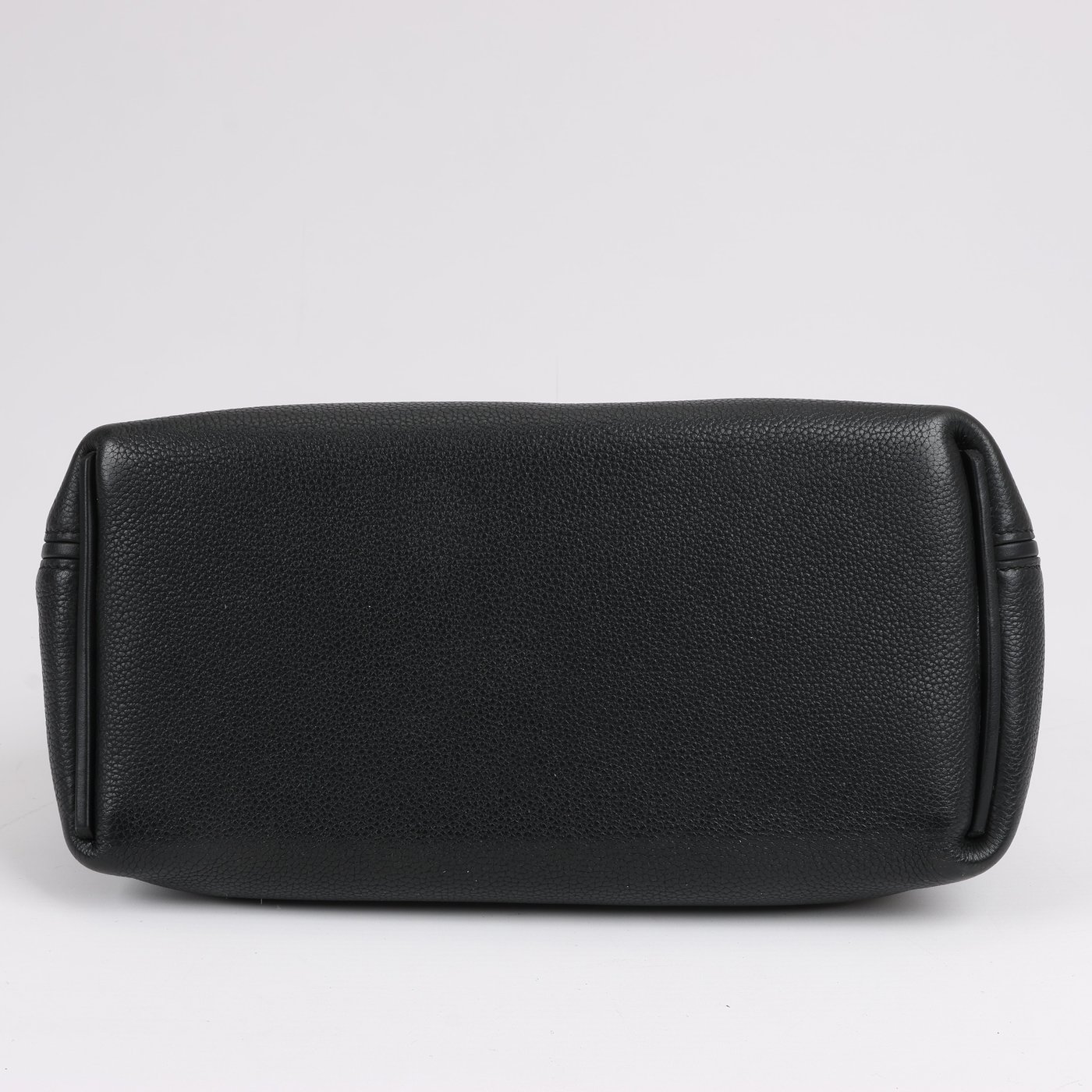 HERMES 24/24 29 Togo Leather Handbag in Black and Gold Metal Fittings D: 2019
