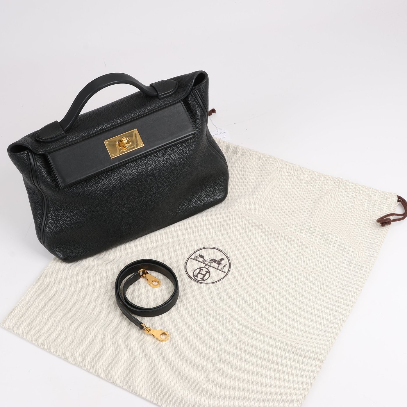 HERMES 24/24 29 Togo Leather Handbag in Black and Gold Metal Fittings D: 2019