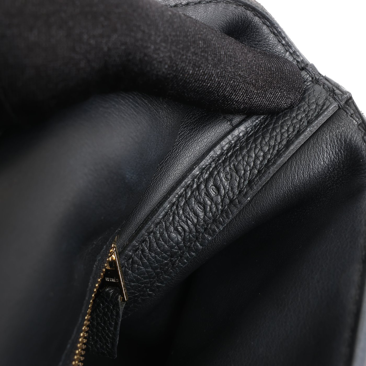 HERMES 24/24 29 Togo Leather Handbag in Black and Gold Metal Fittings D: 2019