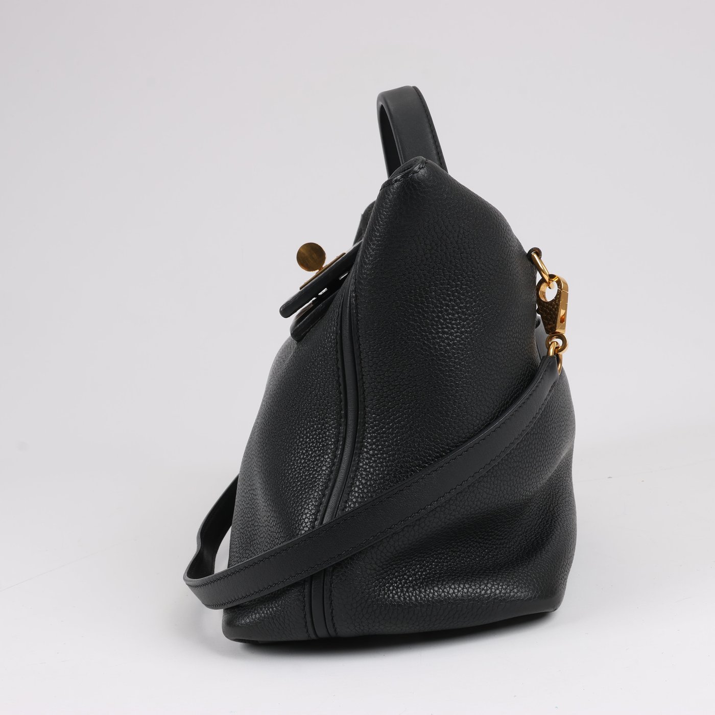 HERMES 24/24 29 Togo Leather Handbag in Black and Gold Metal Fittings D: 2019