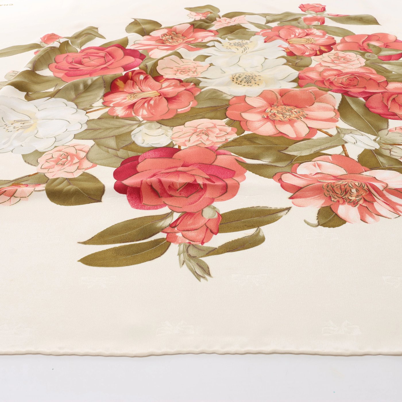 Chanel Vintage Camellia Silk handkerchief in Beige x Red