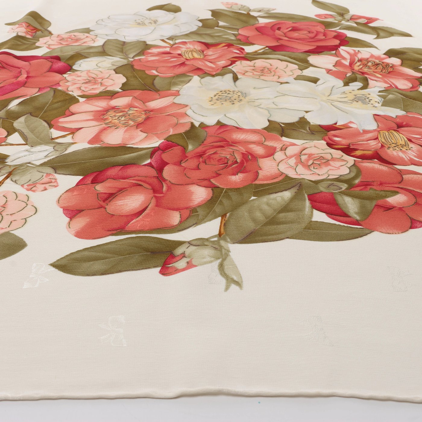 Chanel Vintage Camellia Silk handkerchief in Beige x Red