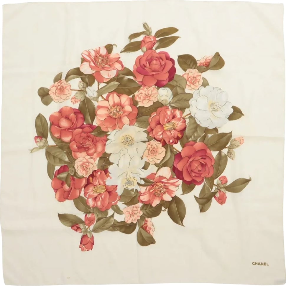 Chanel Vintage Camellia Silk handkerchief in Beige x Red