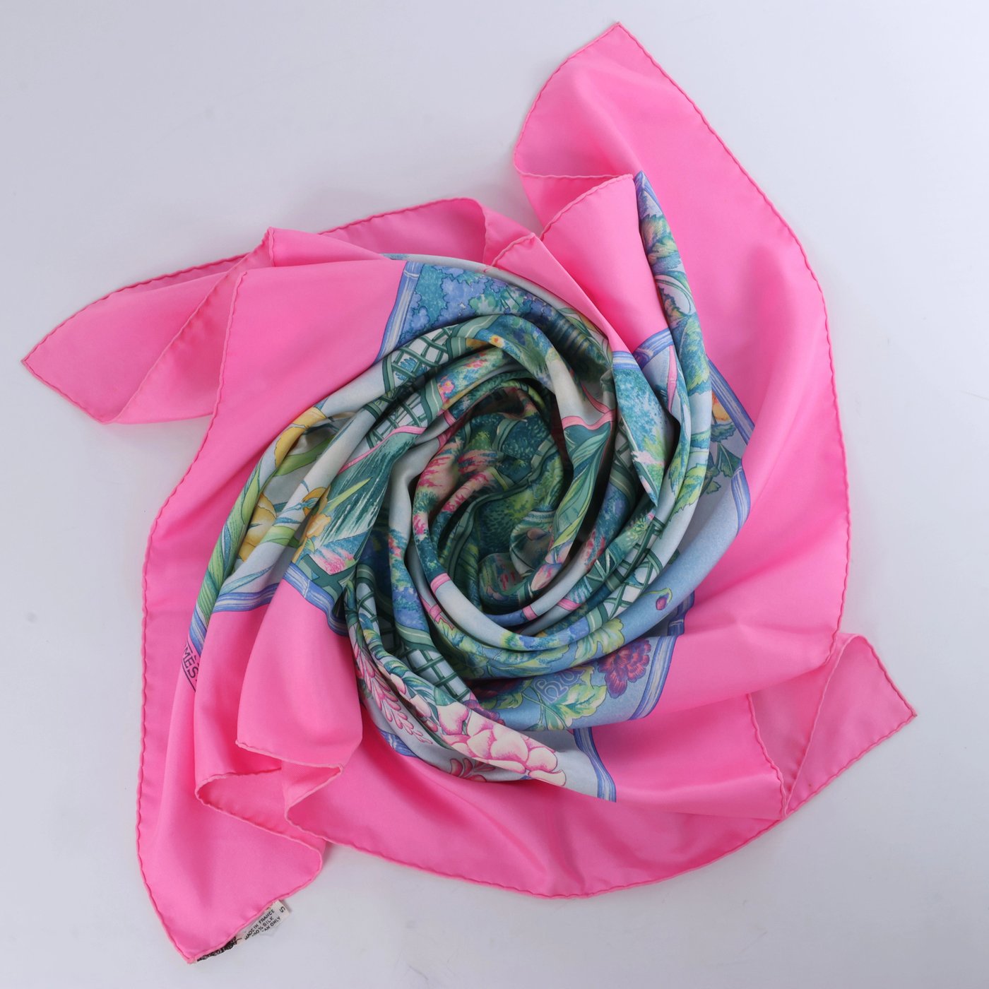 Hermès Carré 90 "GIVERNY" Silk handkerchief in Pink