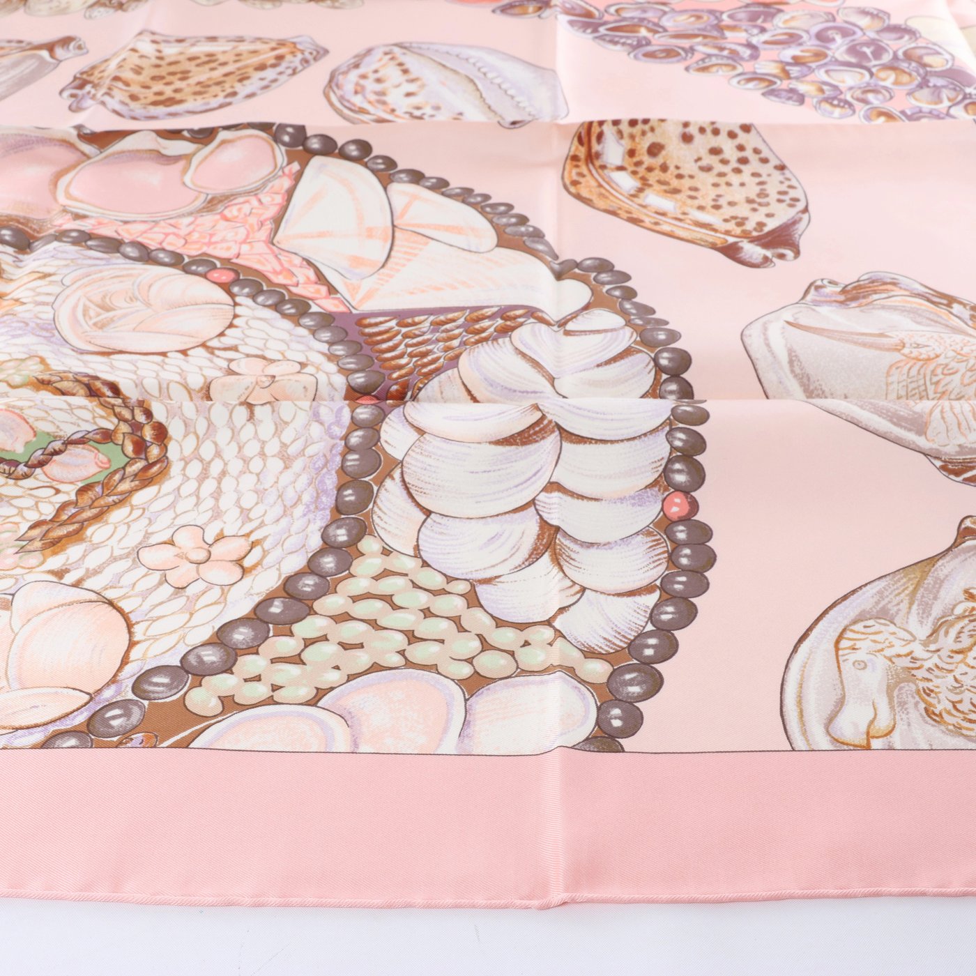 Hermès Carré 90 "Rocaille shells" Silk handkerchief in Pink