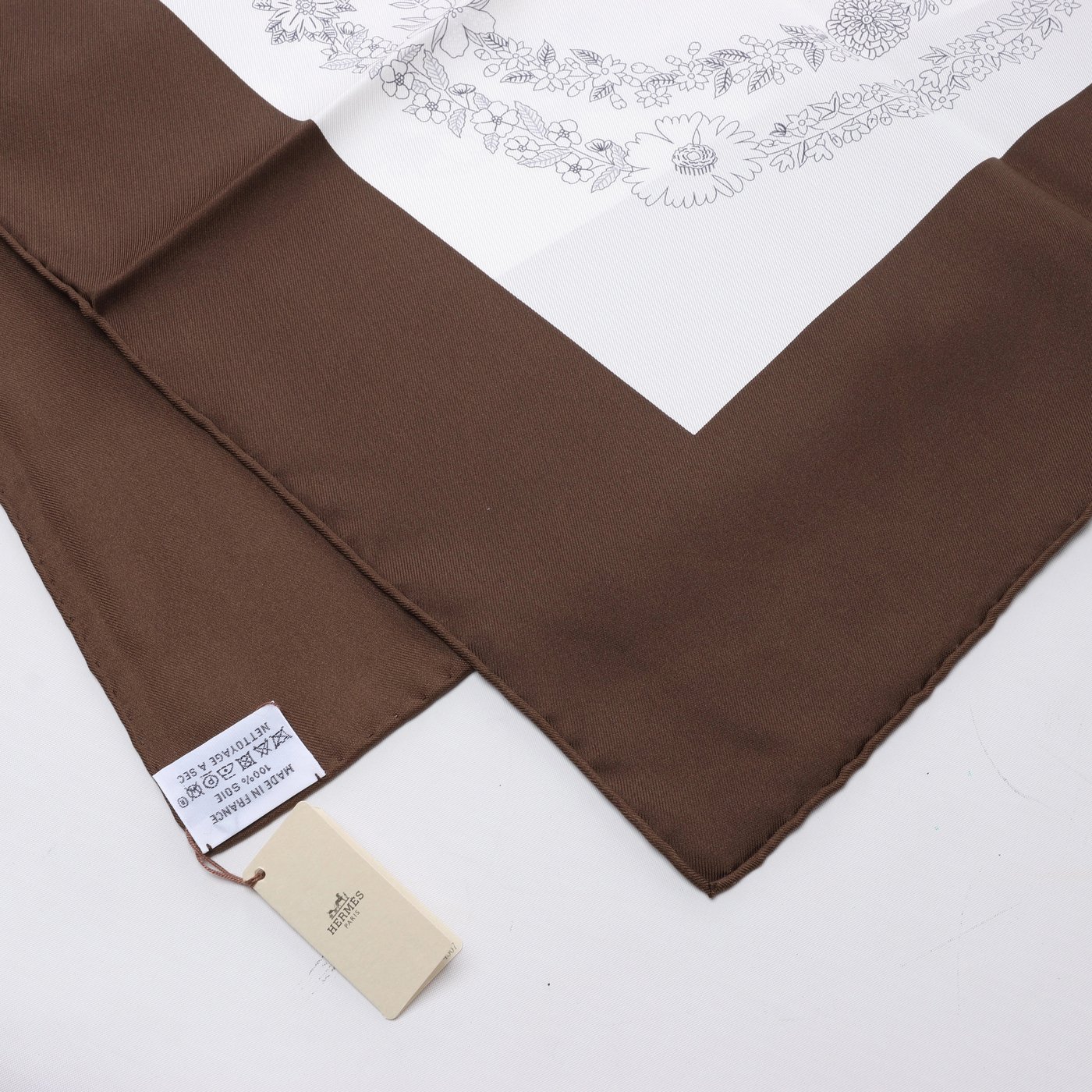Hermès Carré 90 "Brides de Gala en Fleurs" Silk handkerchief in Brown
