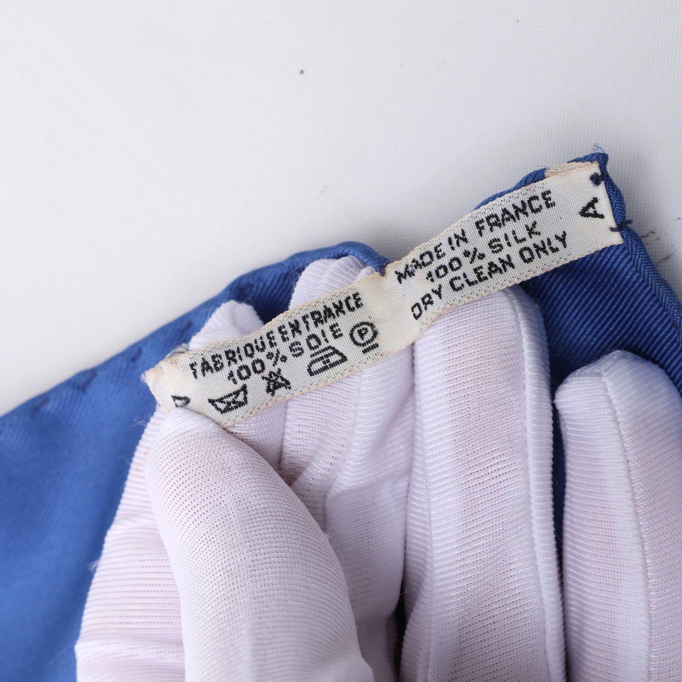 Hermès Carré 90 "LES VOITURES A TRANSFORMATION" Silk handkerchief in Blue