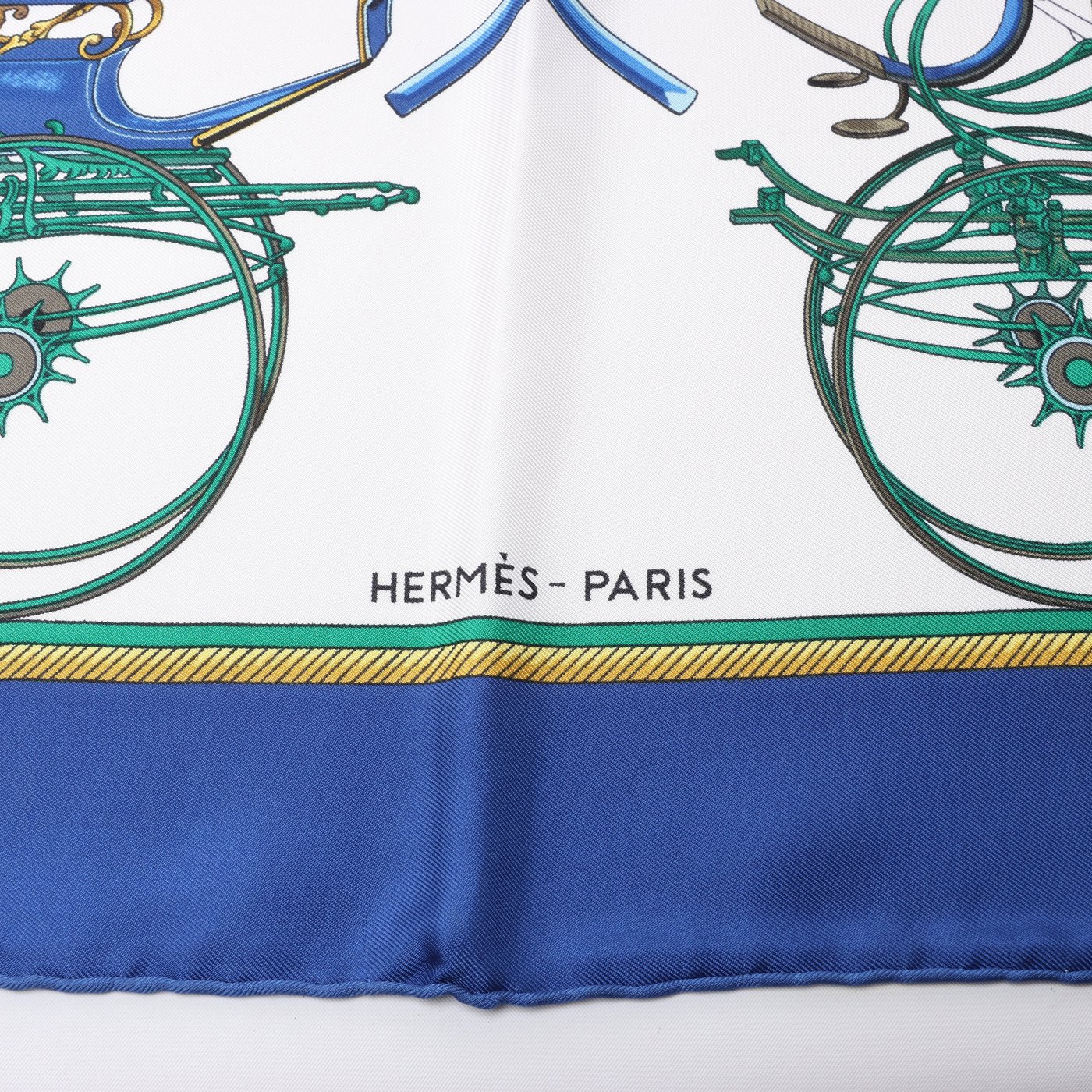 Hermès Carré 90 "LES VOITURES A TRANSFORMATION" Silk handkerchief in Blue