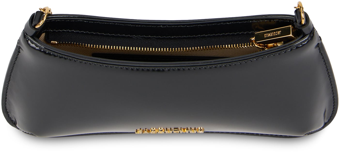 Shoulder bag with chain