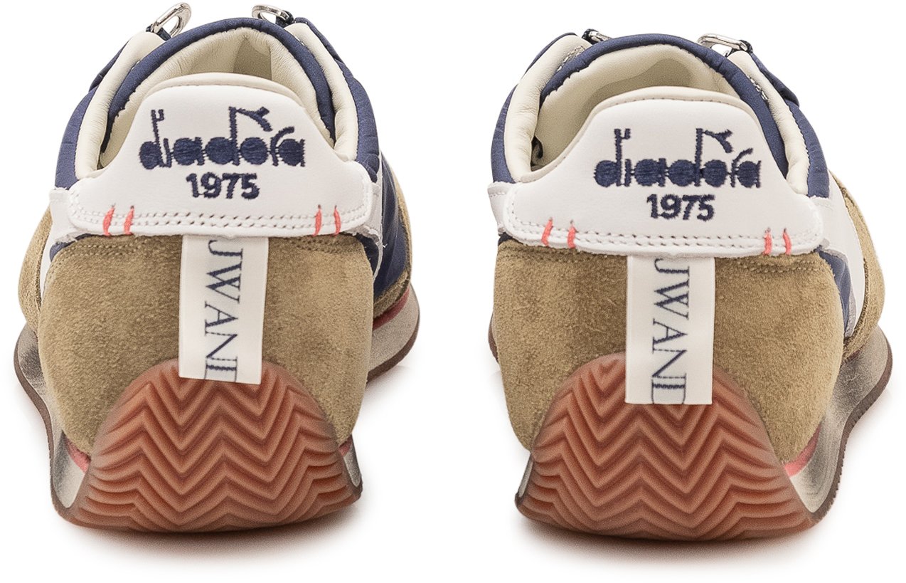 Sneaker con Inserti Sagomati