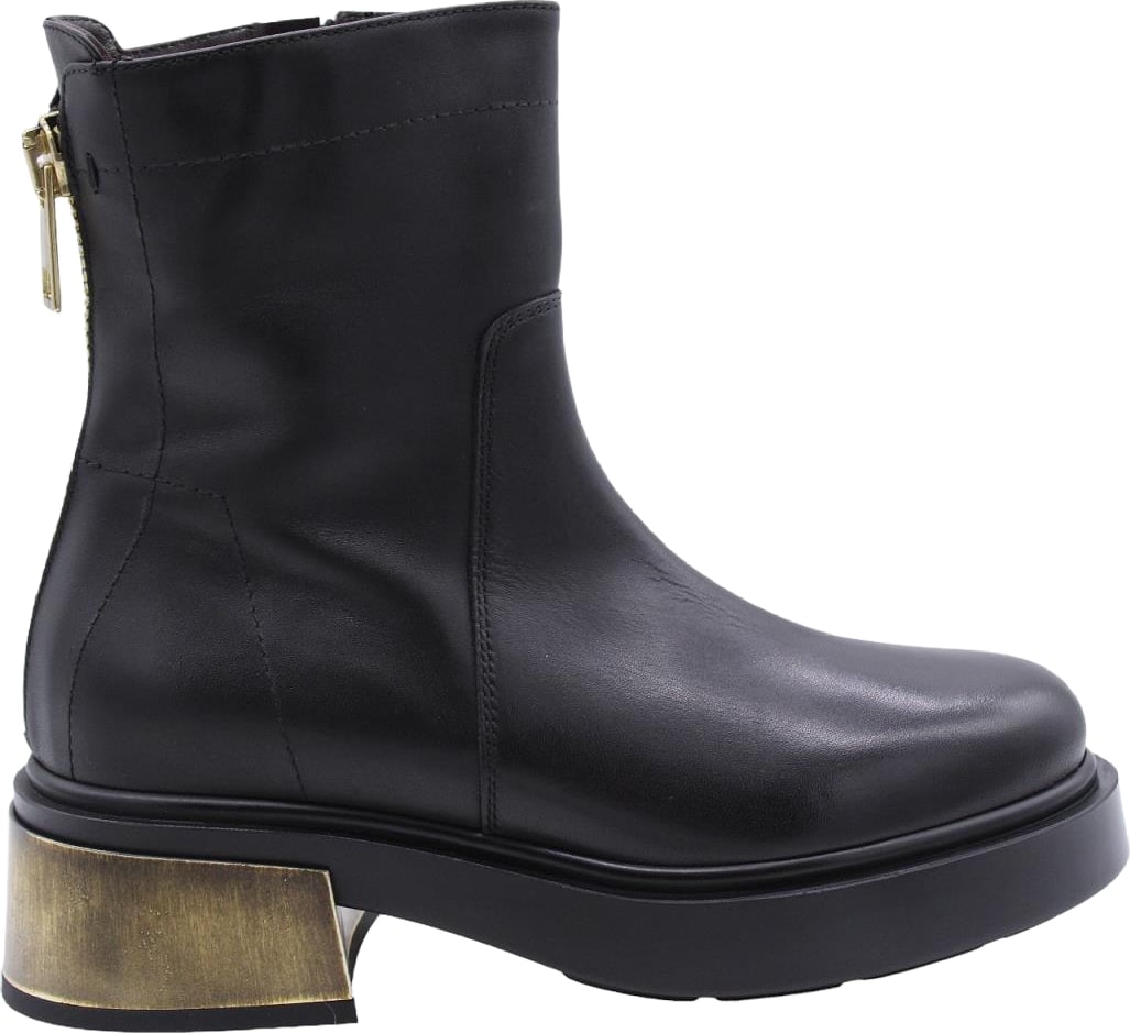 Boot Black