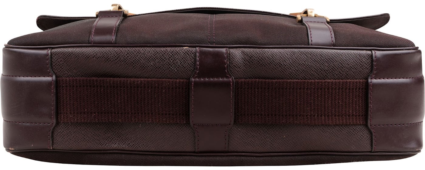 Louis Vuitton Bordeaux Taiga Leather Dersou Messenger Crossbody Bag